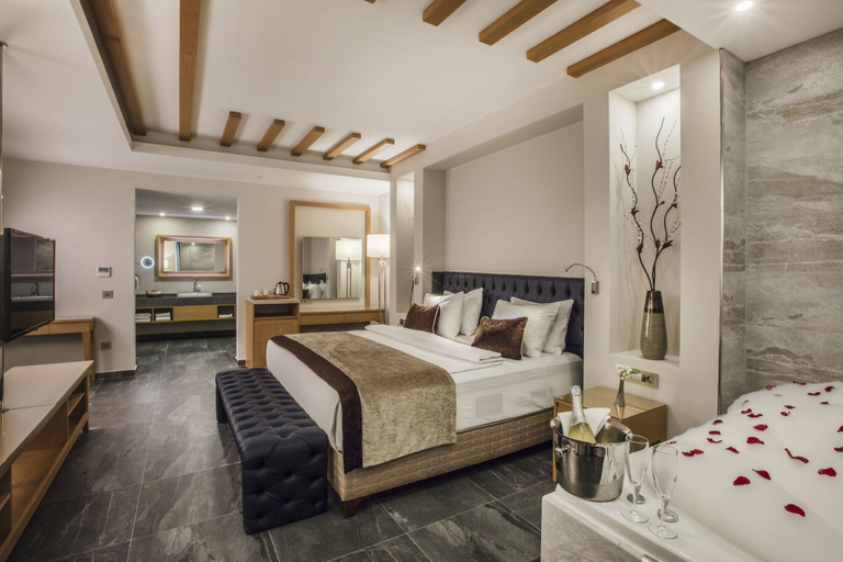 Bedroom 2, Korumar Ephesus Beach & Spa Resort, All Inclusive, Selçuk