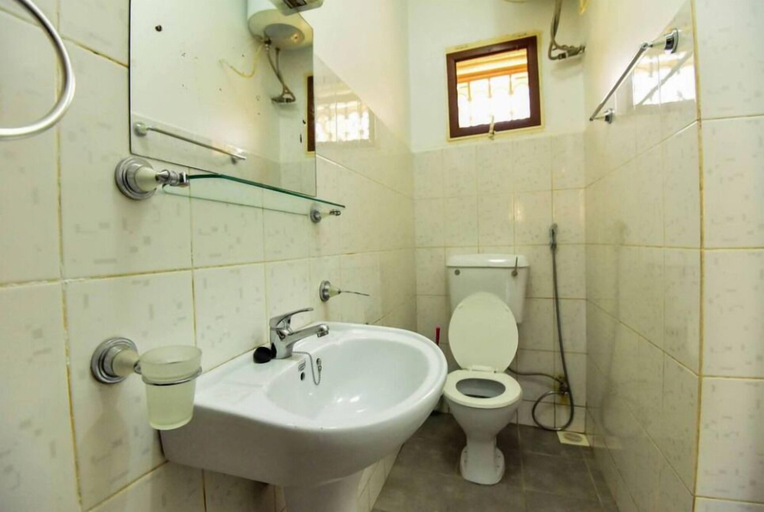 Bathroom 3, Corinya Serviced Apartments, Entebbe