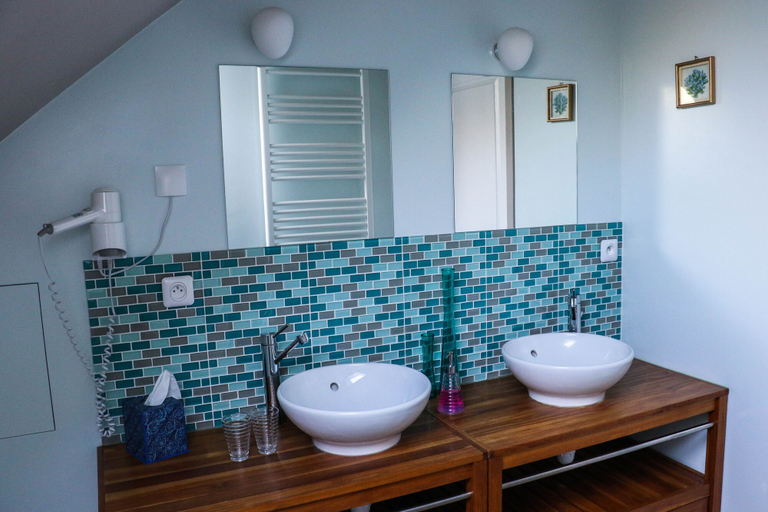 Bathroom 5, Les Voies Blanches, Indre-et-Loire