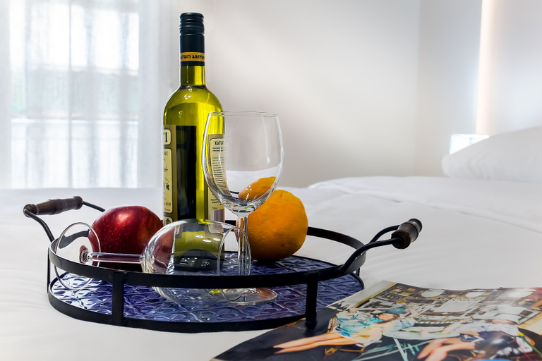 Food & Drinks, Spacious 3-Bedroom Apartment Near the Train, Attica