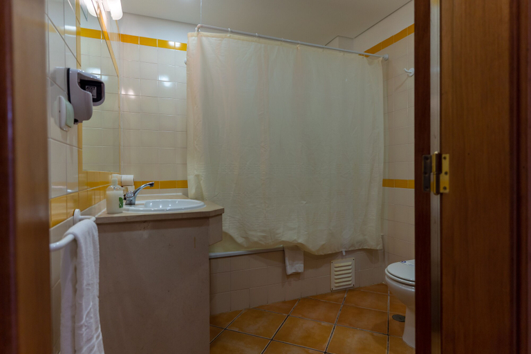 Bathroom 5, Luzmar Villas, Lagos