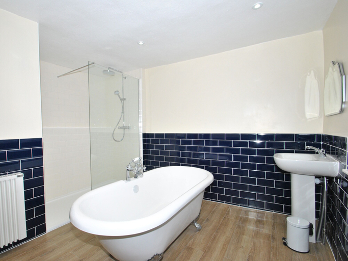 Bathroom 3, The Hood Arms, Somerset