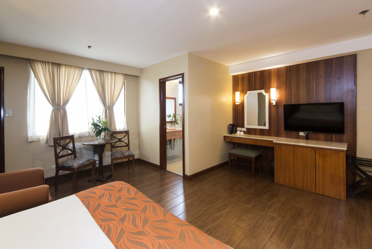 Bedroom 2, Hotel Veniz Burnham, Baguio City