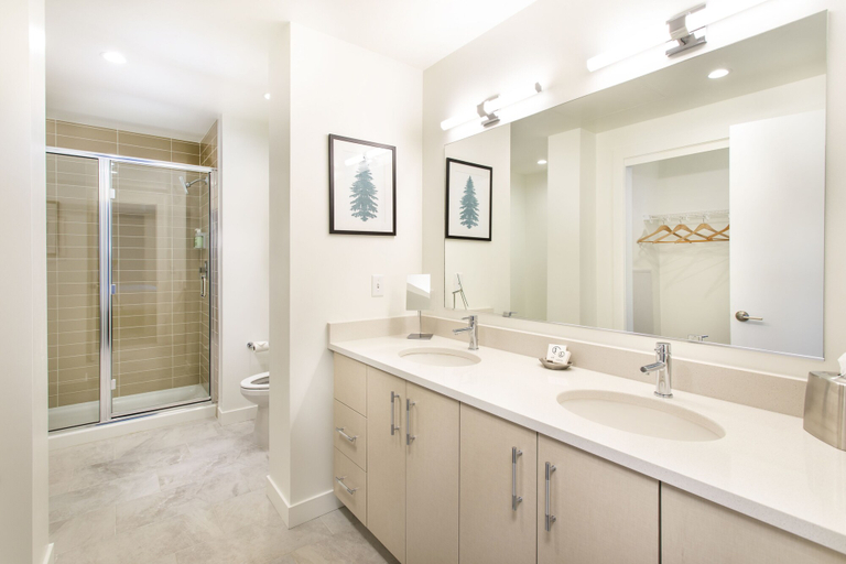Bathroom 5, One Lakeside, Kootenai