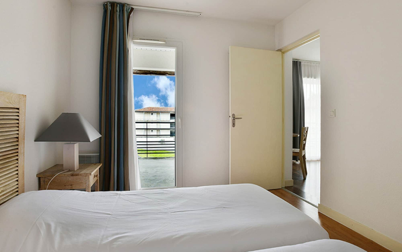 Bedroom 3, Vacancéole – Le Domaine du Château – La Rochelle/Île de Ré, Charente-Maritime