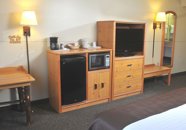 Bedroom 2, AmericInn by Wyndham Oswego, Kendall