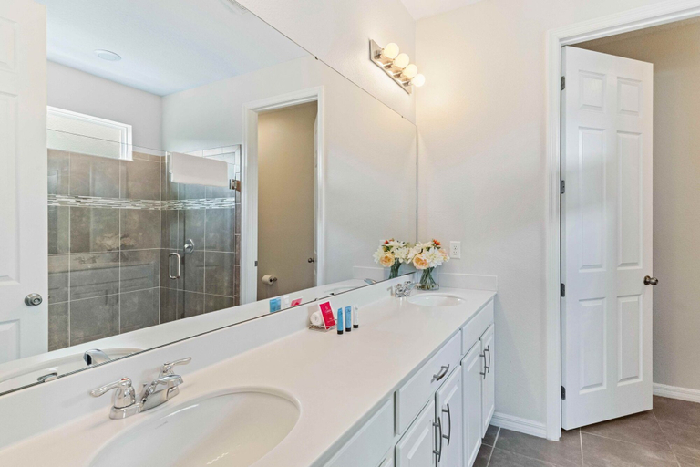Bathroom 4, 1512 Nassau Point Trail, Osceola