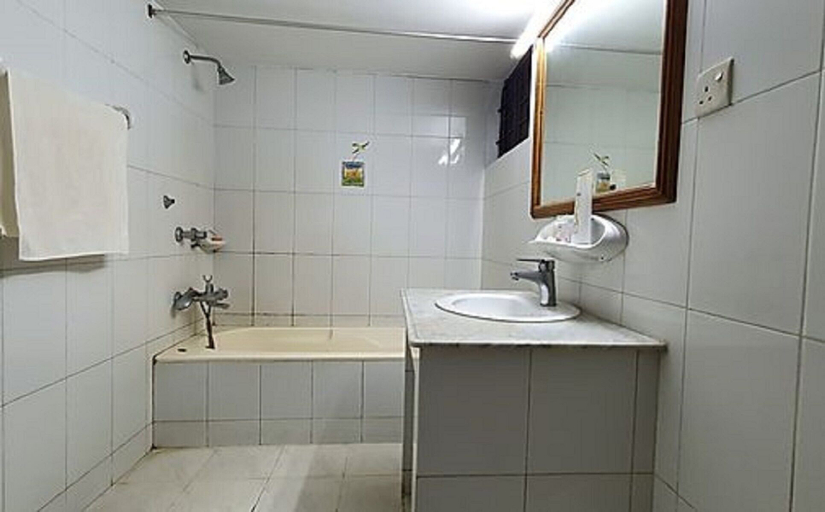 Bathroom 2, Dhaka Guest House, Dhaka