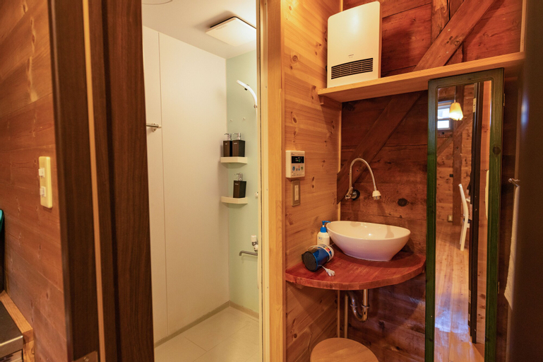 Bathroom 10