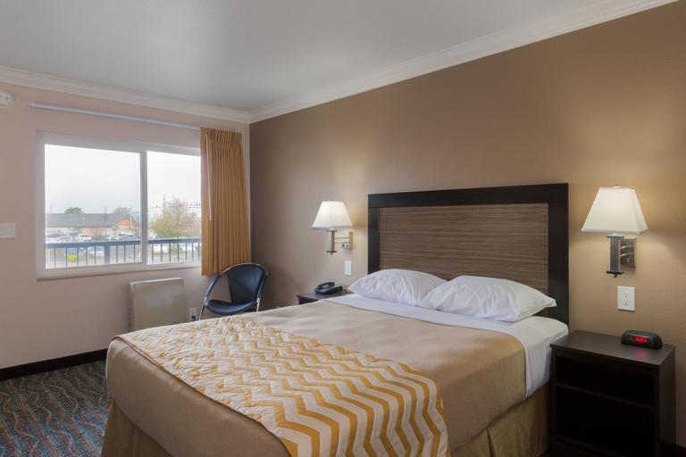 Bedroom 3, Travelodge by Wyndham Eureka, Humboldt
