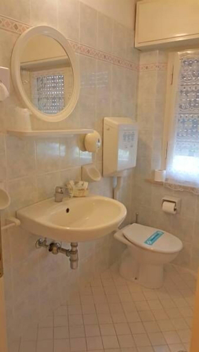 Bathroom 4, Hotel St. Moritz, Rimini