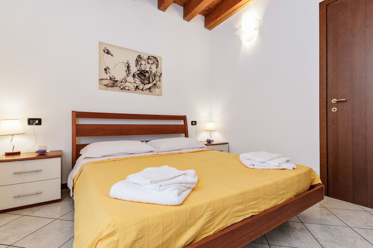 Room 5, Peschiera - Martiri del Lavoro, Verona