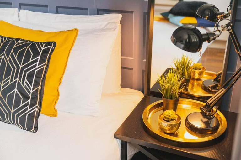 Bedroom 3, Luxury 9ine Stunning Broad Street Apartment, Birmingham