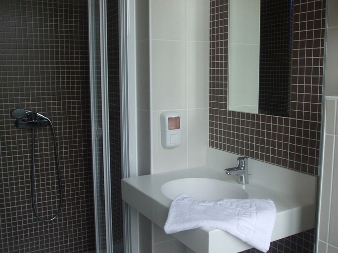 Bathroom, Le Relais, Mayenne
