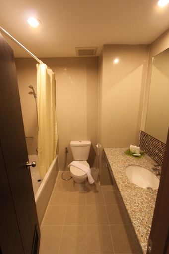 Bathroom 4, S Tara Grand Hotel, Muang Surat Thani
