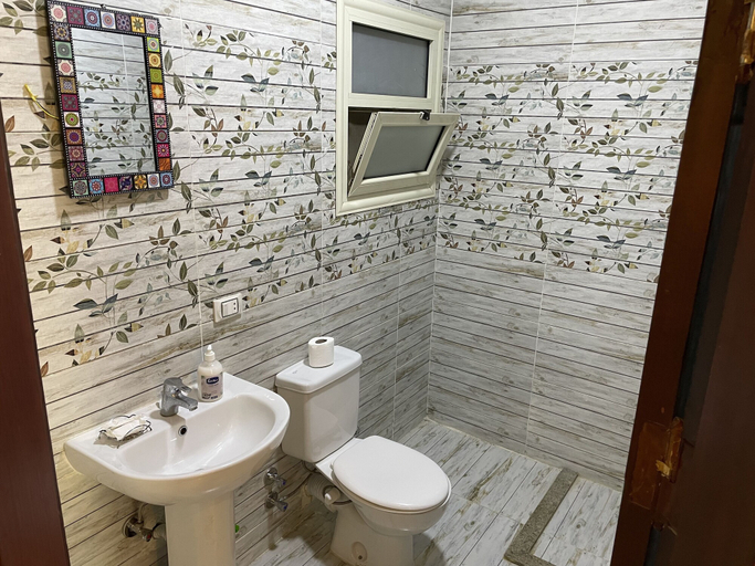 Bathroom, Casablanca beach by Vision Suites, Al-Ghurdaqah