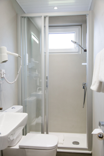 Bathroom 4, Friesen Hotel, Friesland