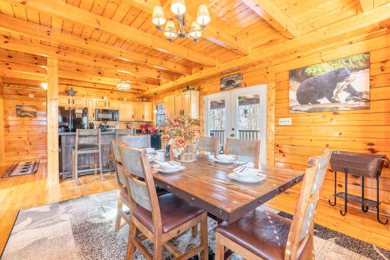 Food & Drinks 5, Comfort Cabin Bearway To Heaven - w Private Hot Tub, Sevier