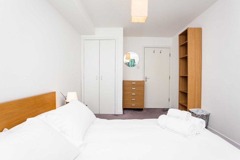 Bedroom 2, Charming Peaceful 2 Bed with Parking and Garden, London