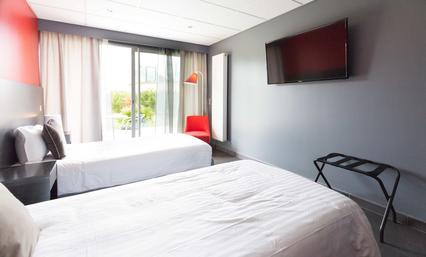 Bedroom 5, Hotel restaurant du Casino de Capvern, Hautes-Pyrénées