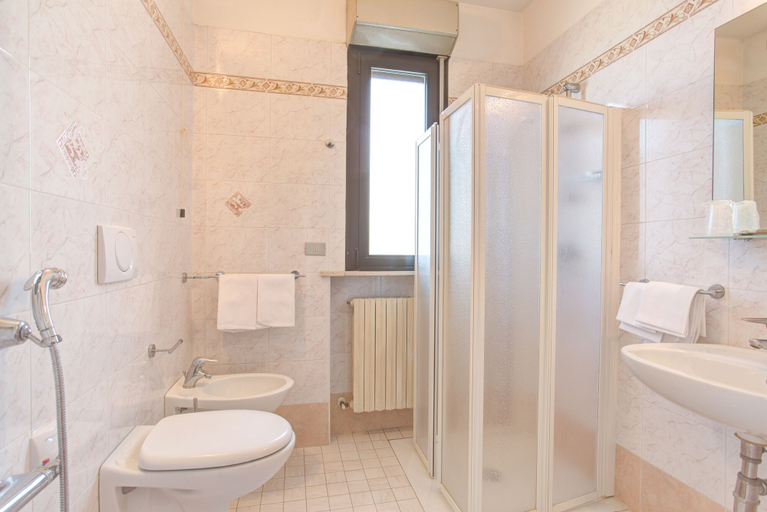 Bathroom 5, Hotel Genzianella, Ravenna