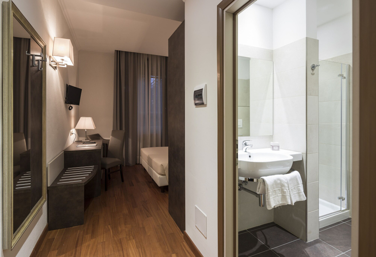 Bathroom 5, Grand Hotel Terme, Ravenna