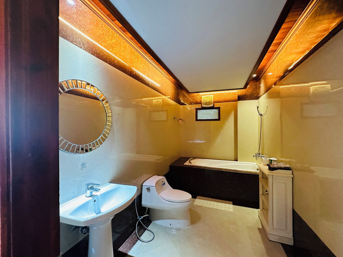 Bathroom 4, Villa Phonethip Mekong Riverside, Chomphet