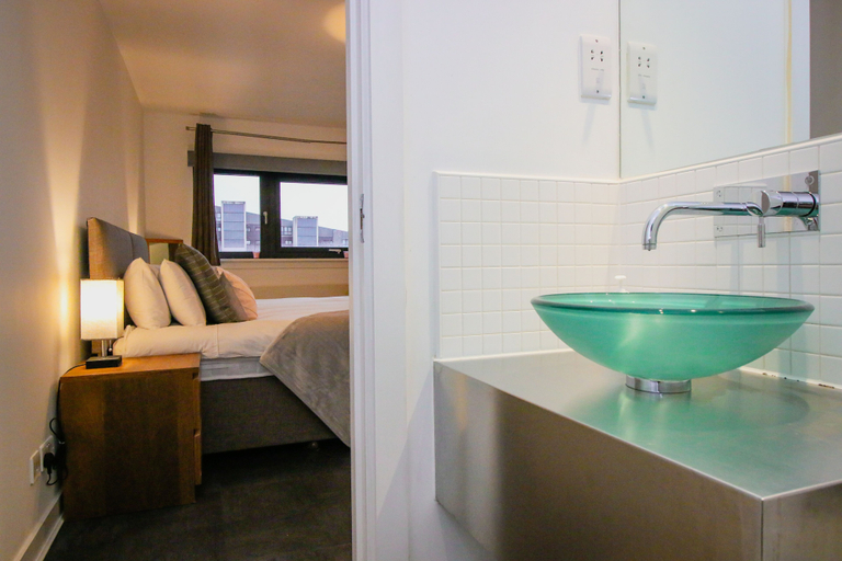 Bathroom 3, Lancefield Quay Hydro Apartments, Glasgow
