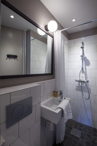 Bathroom 4, Pointe Isabelle, Haute-Savoie