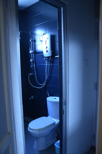 Bathroom, Ripple Reach Apartments, Galle Four Gravets