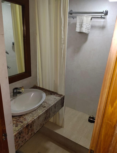 Bathroom 4, vijay park alandur, Chennai