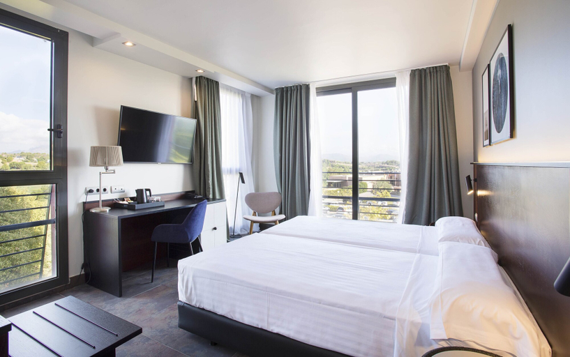 Bedroom 2, Dolce by Wyndham Barcelona Resort, Barcelona