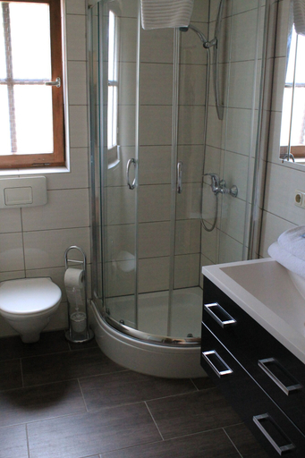 Bathroom 5, Landhotel Kahrmühle, Neustadt an der Waldnaab