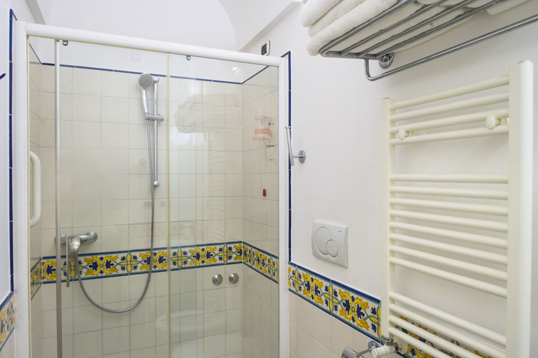 Bathroom 5, Hotel Bellevue Suite, Salerno