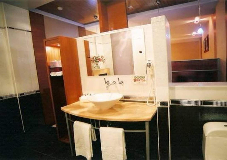 Bathroom 4, Ritz Motel, Kaohsiung