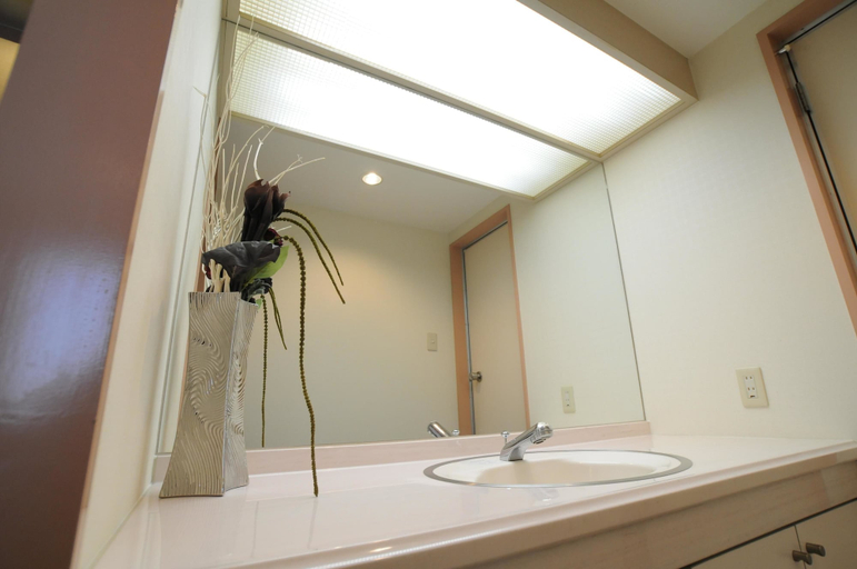 Bathroom 4, Oita Regal Hotel, Ōita