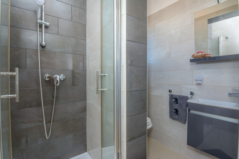 Bathroom 3, Apartment Radovic Nives, Vir