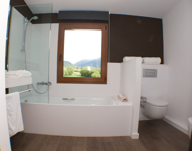 Bathroom 5, Hotel Mirador, Lleida