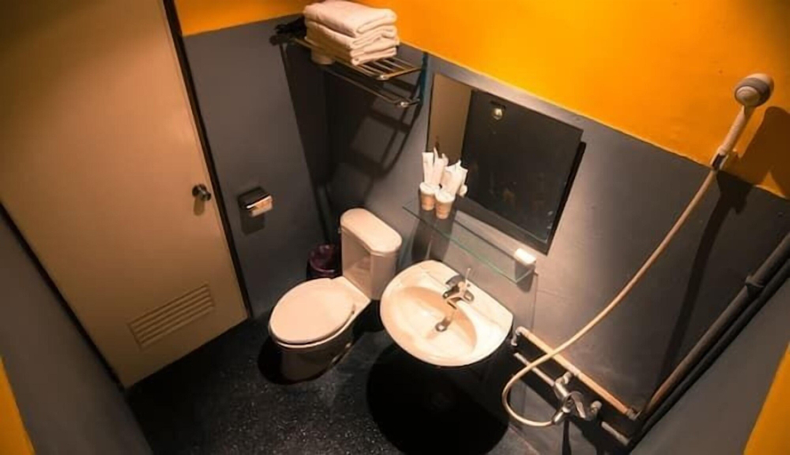 Bathroom 3, Heng-Zhan Inn, Pingtung