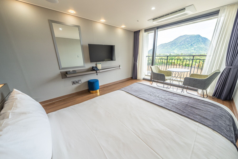 Bedroom 3, Sanbangsan Hotel, Seogwipo