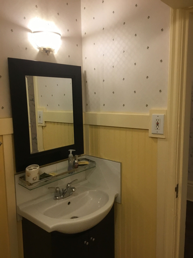 Bedroom 5, Marmora and Lake Inn, Hastings