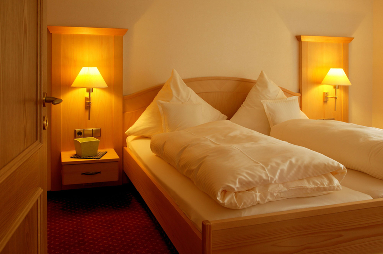 Bedroom 2, Landgasthof Löwen, Calw