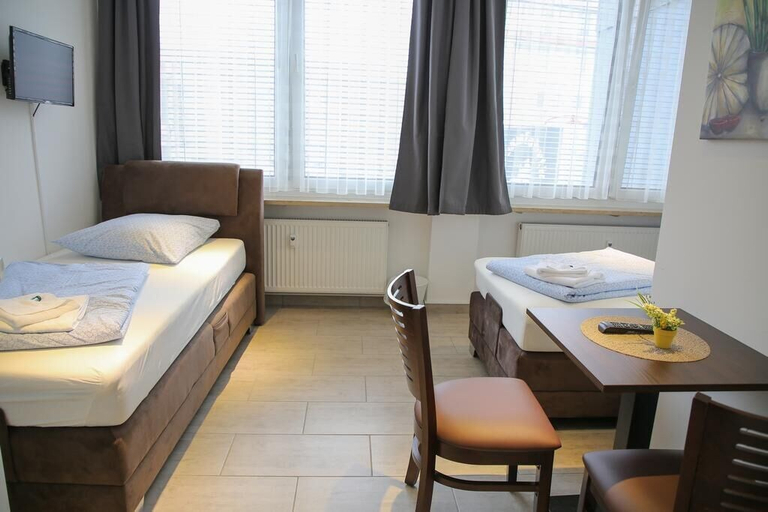 Bedroom 4, Franken Motel, Fürth