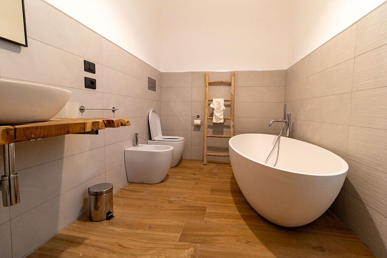 Bathroom 4, Siculis, Catania