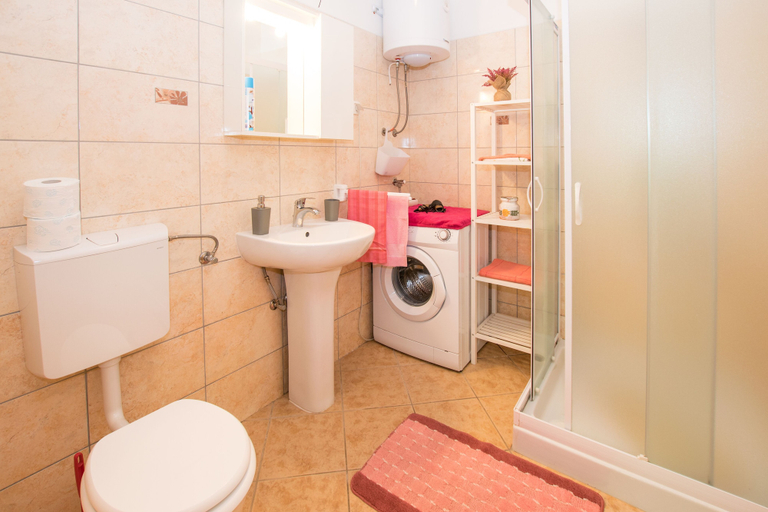 Bathroom, Pleasant 4 person apartment Ana, Ližnjan