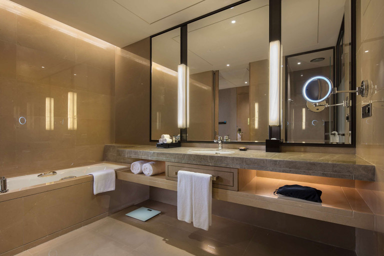 Bathroom 5, DoubleTree by Hilton Hotel Xiamen - Haicang, Xiamen