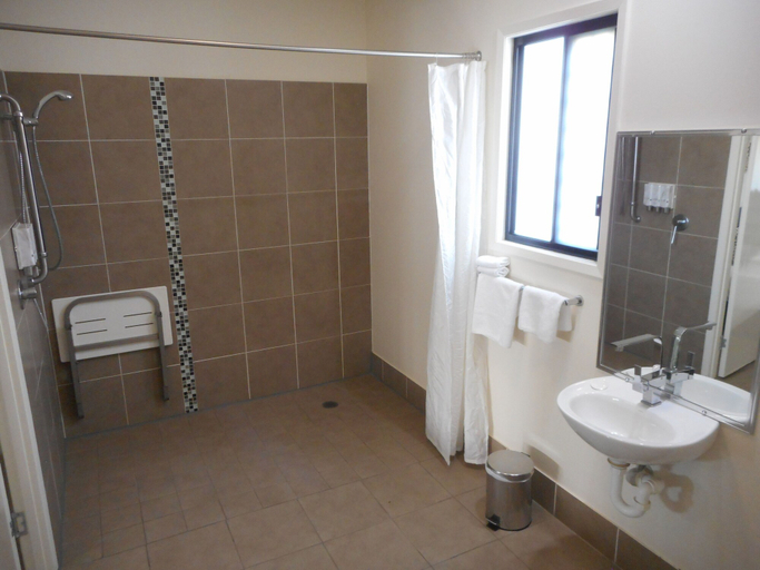 Bathroom 4, Injune Motor Inn, Bungil