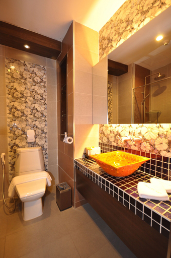 Bathroom 5, Chalelarn Hotel, Hua Hin