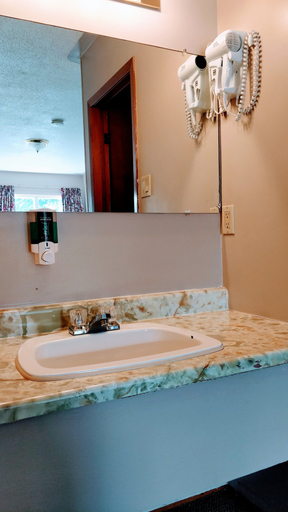 Bathroom 4, Kings Inn Midland, Simcoe