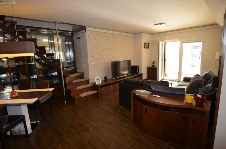 Food & Drinks 5, Arpad Bridge Apartments, Budapesti